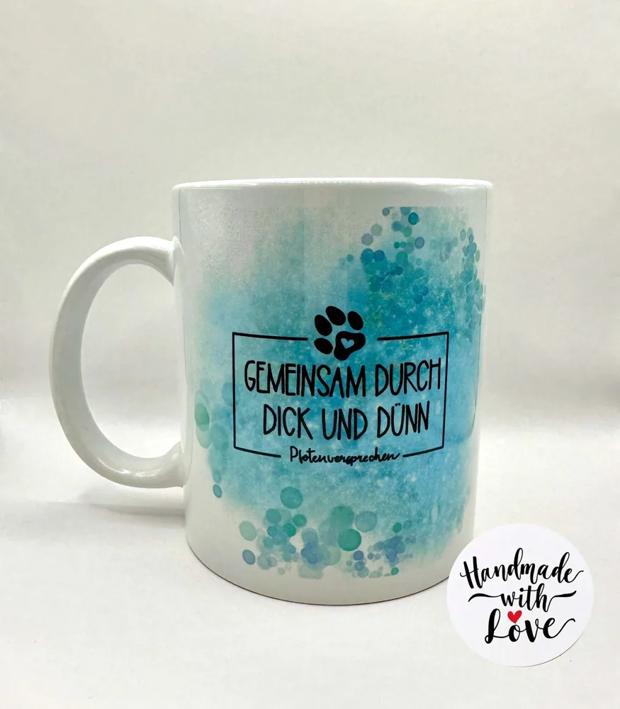 Rückseite der Tasse mit Pfotenherz-Motiv